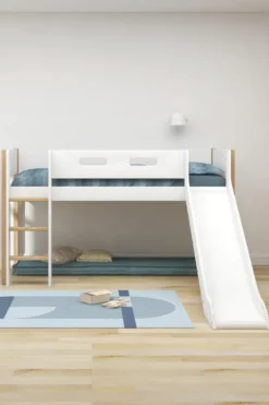 FLEXA Nor Halbhohes Bett mit senk. Leiter und Rutsche weiß/eiche