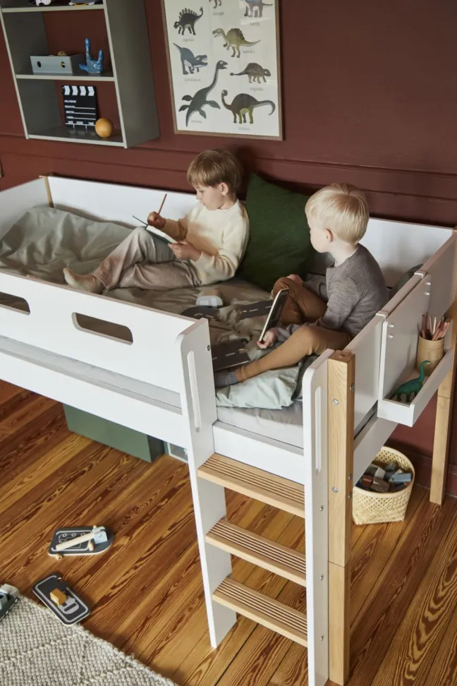FLEXA Nor Halbhohes Bett mit Schrägleiter und Rutsche weiß/eiche