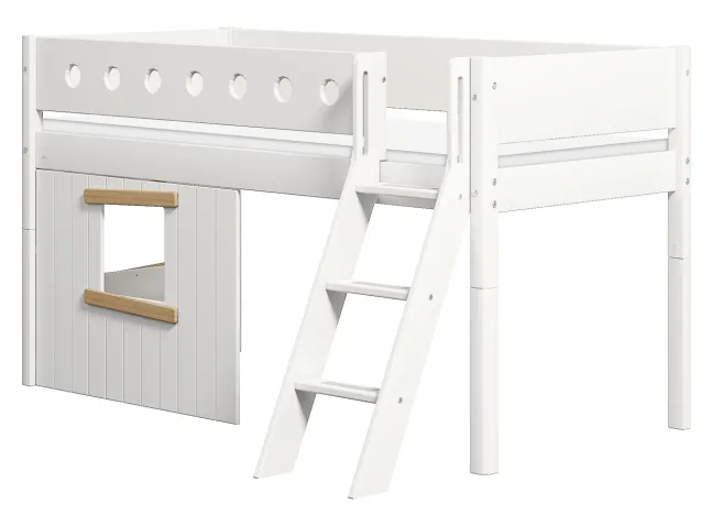 FLEXA White halbhohes Bett mit Schrägleiter und Baumhaus Panelen weiß/Eiche