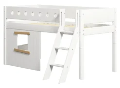 FLEXA White halbhohes Bett mit Schrägleiter und Baumhaus Panelen weiß/Eiche