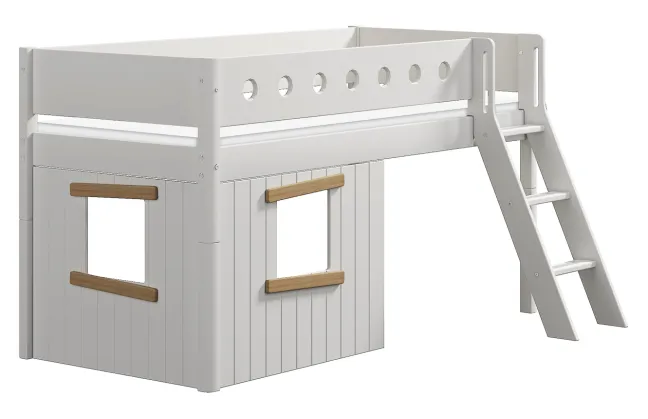 FLEXA White halbhohes Bett mit Schrägleiter und Baumhaus Panelen weiß/Eiche