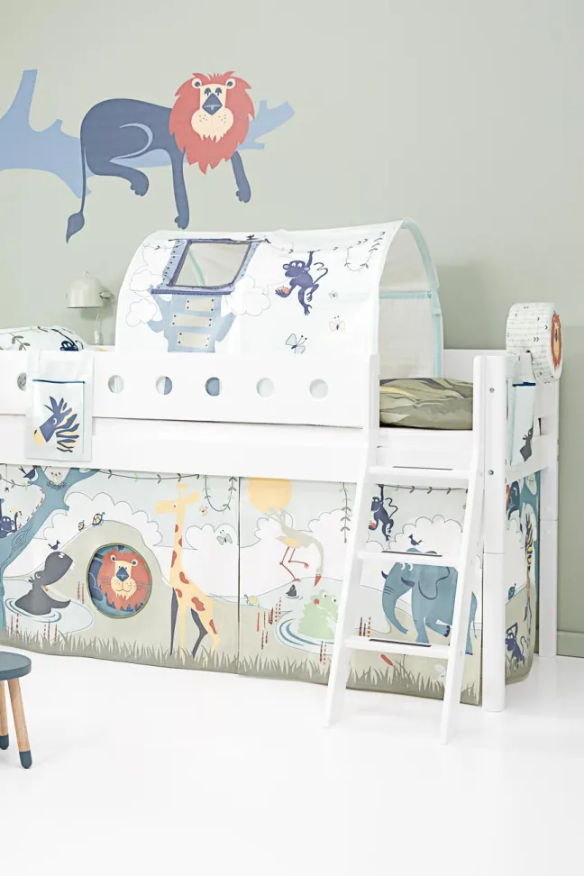 FLEXA White halbhohes Bett mit Schrägleiter weiß