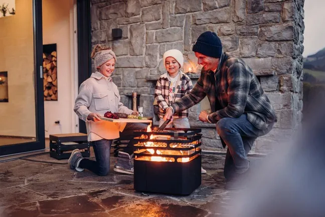 Höfats CUBE Feuerkorb schwarz inkl. CUBE Grillrost und Grillzange
