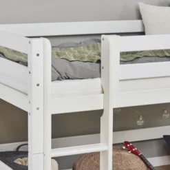 Hoppekids ECO Luxury Halbhochbett 90x200cm mit Rollrost und gerader Leiter weiß