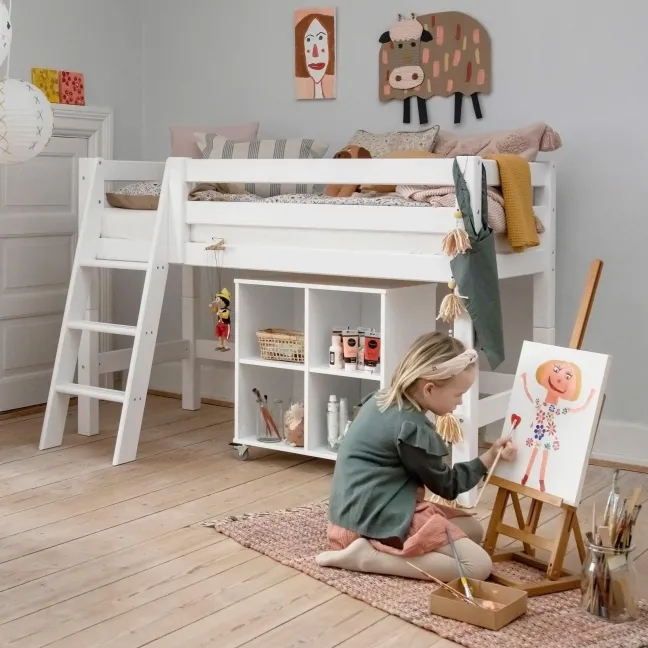 Hoppekids ECO Luxury Halbhochbett Junior 70x160cm mit Rollrost und Schrägleiter weiß