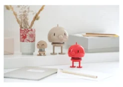 Hoptimist® Wackelfigur Bumble M rot 26108