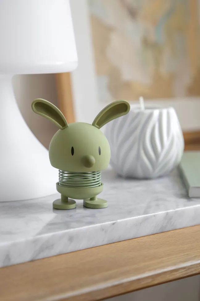 Hoptimist® Wackelfigur Soft Hase S grün