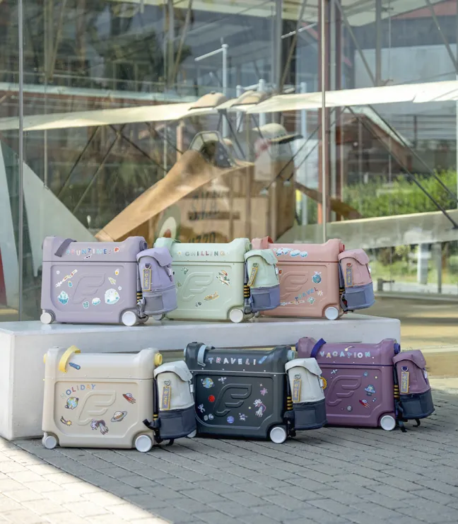 JetKids™ by Stokke® Reiseset Koffer + Rucksack Moonglow White 681404