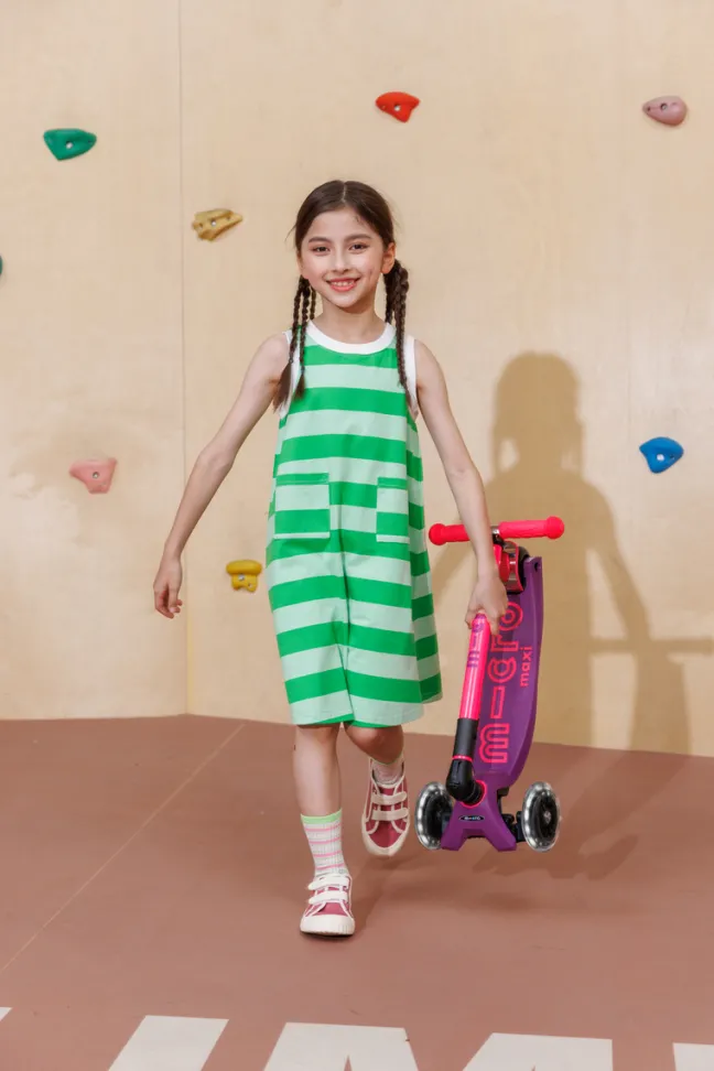 Micro Scooter Maxi Micro Deluxe Foldable neon LED ultra pink