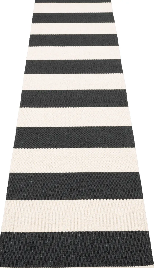 Pappelina Teppich Bob Black Vanilla 70 x 300 cm BOX730