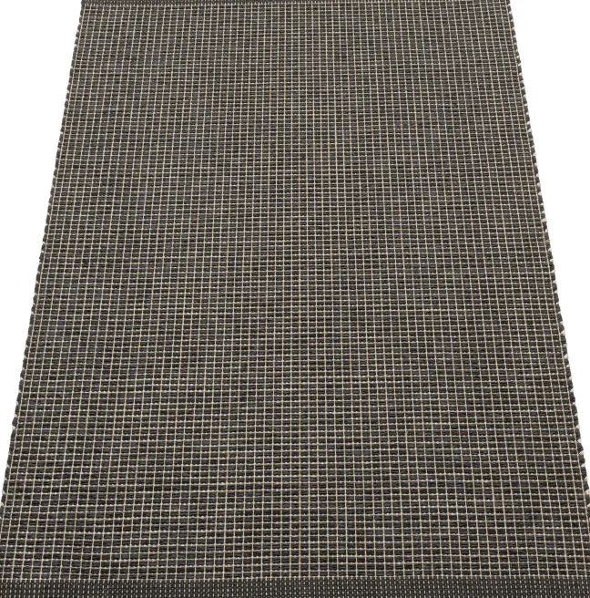 Pappelina Teppich Emm Black/Linen Metallic 70 x 120 cm EMMX712