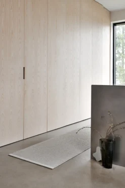 Pappelina Teppich Emm Linen/Linen Metallic 70 x 300 cm EMM9F730