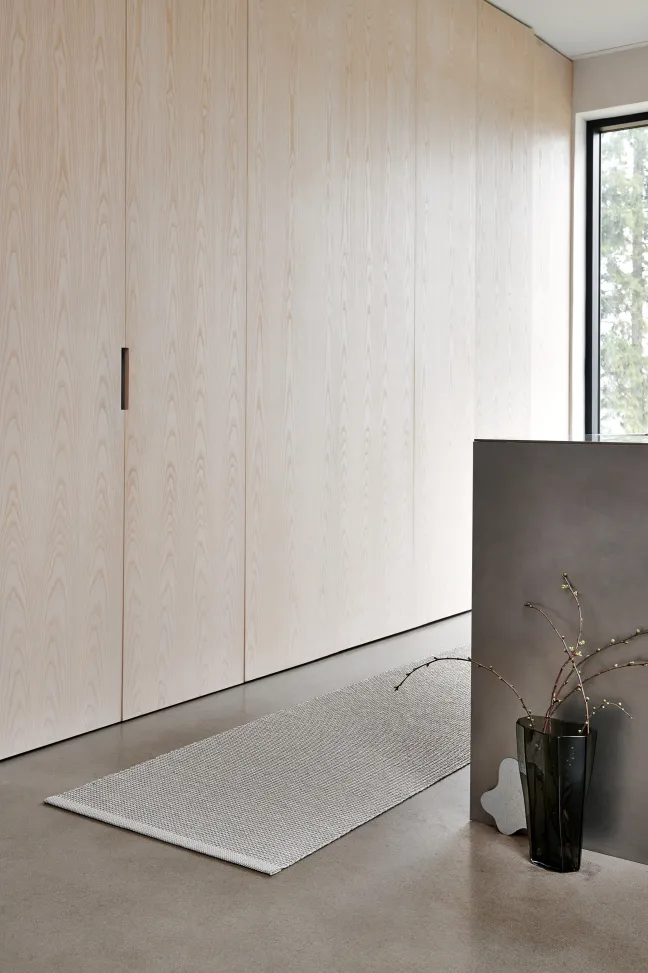 Pappelina Teppich Emm Linen/Linen Metallic 70 x 120 cm EMM9F712