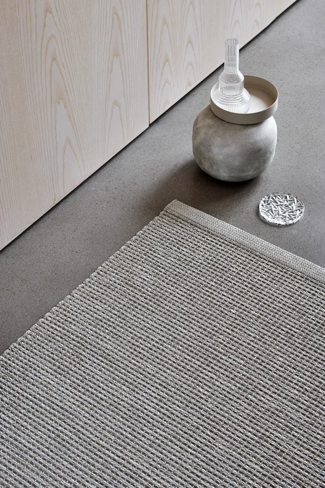 Pappelina Teppich Emm Linen/Linen Metallic 70 x 240 cm EMM9F724