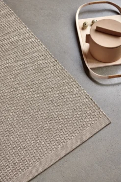 Pappelina Teppich Emm Potato/Beige Metallic 70 x 180 cm EMM6P718
