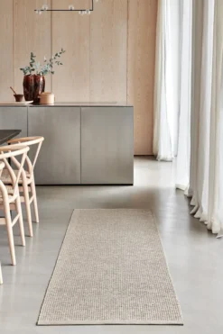 Pappelina Teppich Emm Potato/Beige Metallic 70 x 300 cm EMM6P730