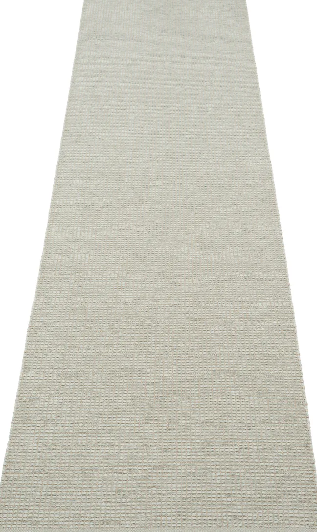 Pappelina Teppich Emm Sage/Linen Metallic 70 x 300 cm EMM1M730