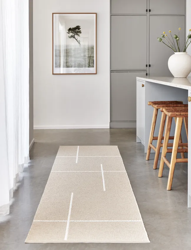 Pappelina Teppich Fred Beige Vanilla 70 x 360 cm FR6E736