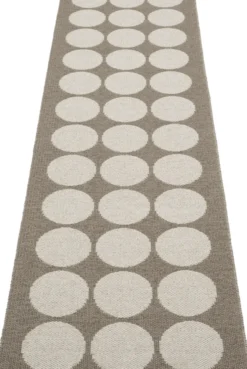 Pappelina Teppich Hugo Walnut Linen 70 x 400 cm HU6K740