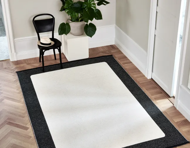 Pappelina Teppich Ilda Black Vanilla 70 x 180 cm ILX718