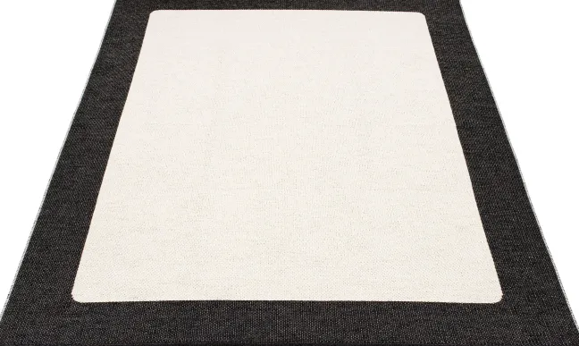 Pappelina Teppich Ilda Black Vanilla 180 x 260 cm ILX1826