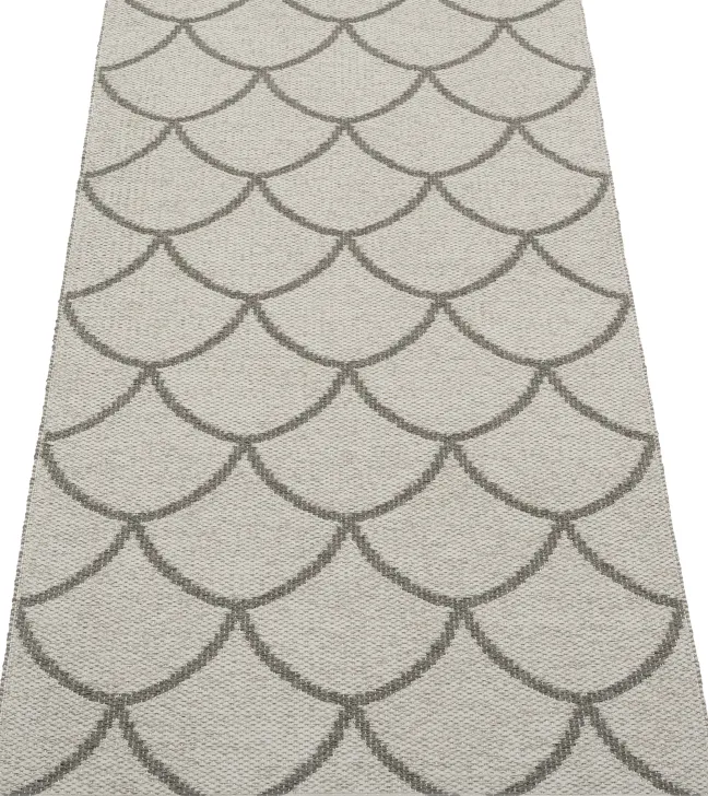 Pappelina Teppich Kotte Charcoal/Warm Grey 70 x 150 cm KE9A715