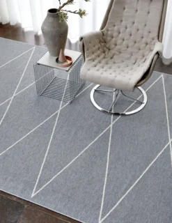 Pappelina Teppich Max Grey/Vanilla 70 x 100 cm MX9710