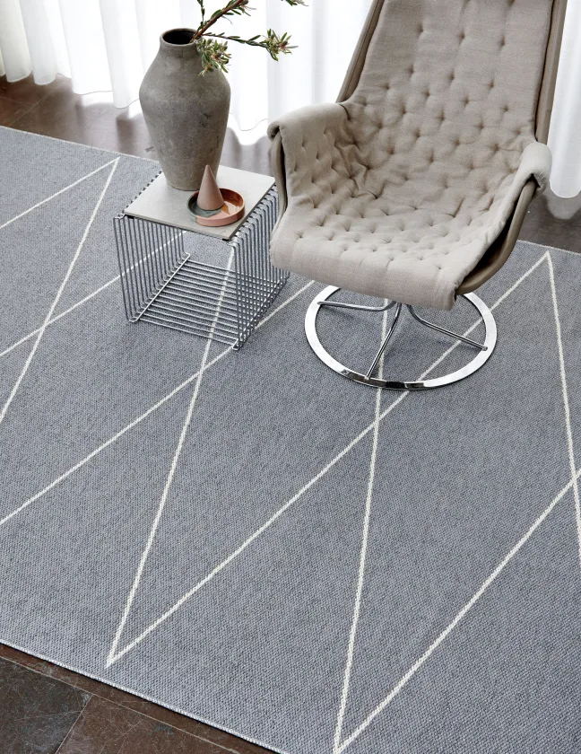 Pappelina Teppich Max Grey/Vanilla 70 x 100 cm MX9710