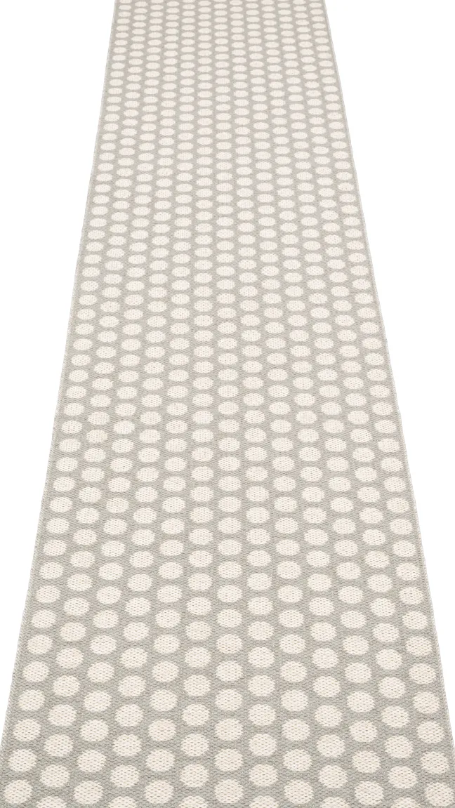 Pappelina Teppich Noa Warm Grey Vanilla Grey stripe 70 x 350cm NO9DD735
