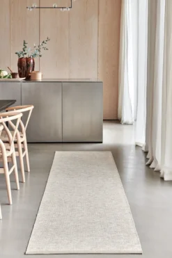 Pappelina Teppich Sam Beige/Vanilla 70 x 90 cm SAM6E709