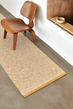 Pappelina Teppich Sam Ochre/Fossil Grey 70 x 90 cm SAM5B709