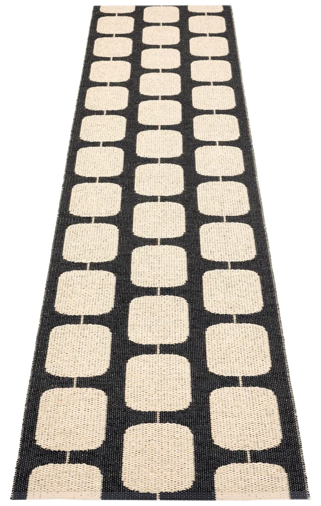 Pappelina Teppich Sten Black Cream 70 x 300 cm STX730