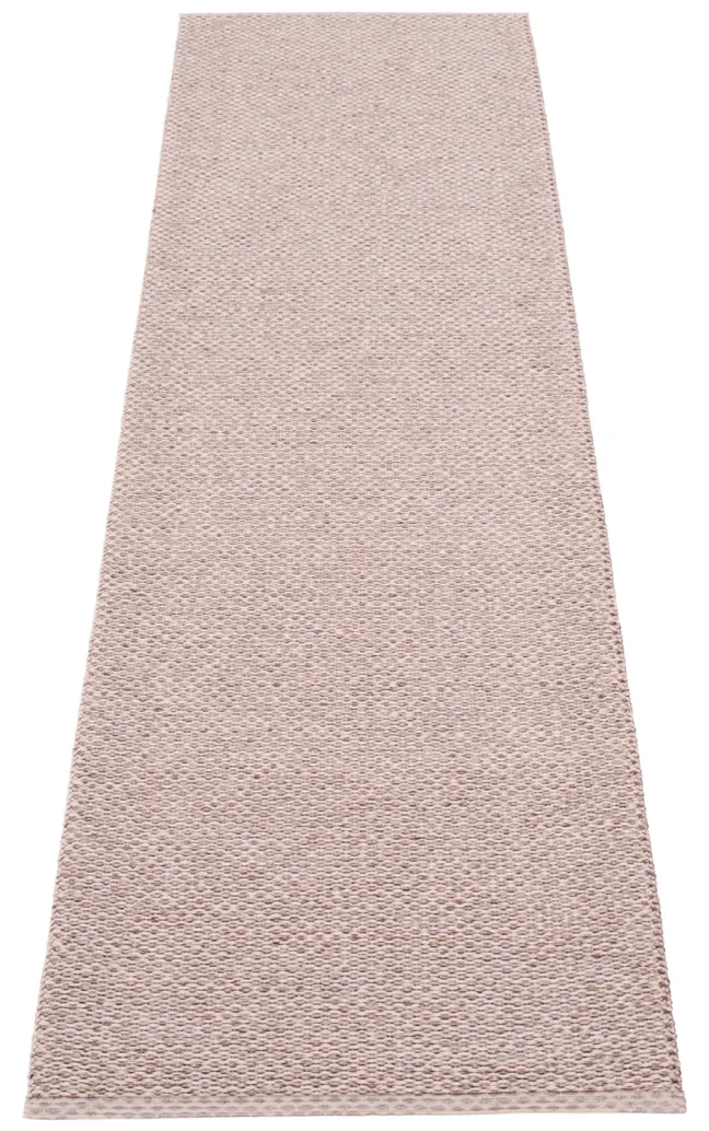 Pappelina Teppich Svea Lilac Metallic/Pale Rose 70 x 320 cm SV7C732
