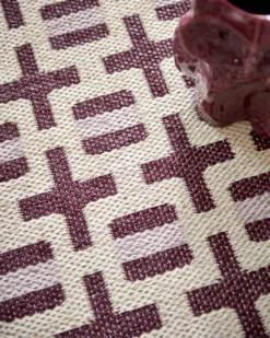 Pappelina Teppich TOM Burgundy 70 x 180 cm TOM8G718
