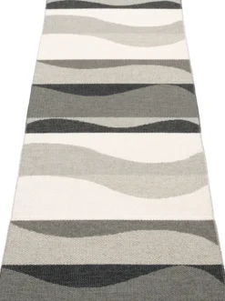 Pappelina Teppich Urvi Metal 70 x 200 cm UR9J720