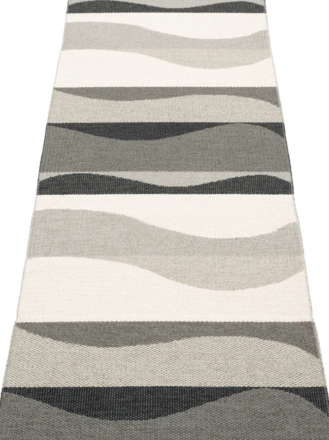 Pappelina Teppich Urvi Metal 70 x 200 cm UR9J720