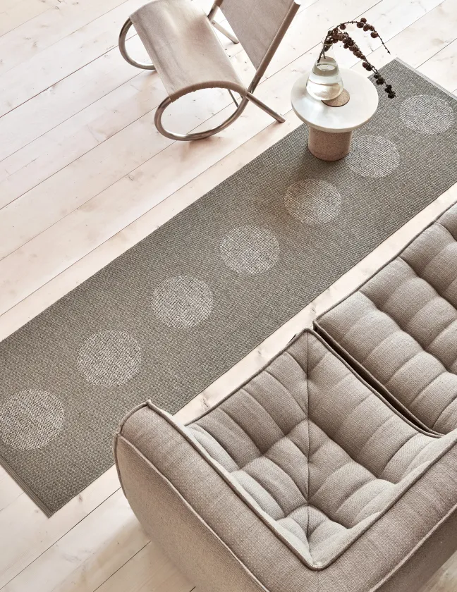 Pappelina Teppich VERA 2.0 Bio Edition Dark Linen/Linen Metallic 70 x 120 cm V29G712