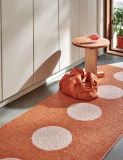 Pappelina Teppich VERA POP Pale Orange 70 x 360 cm VP4A736
