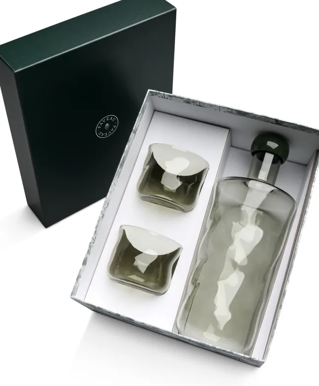 Paveau Swirl Mist Geschenkset Flasche 1,25L + 2 Tumbler Gläser