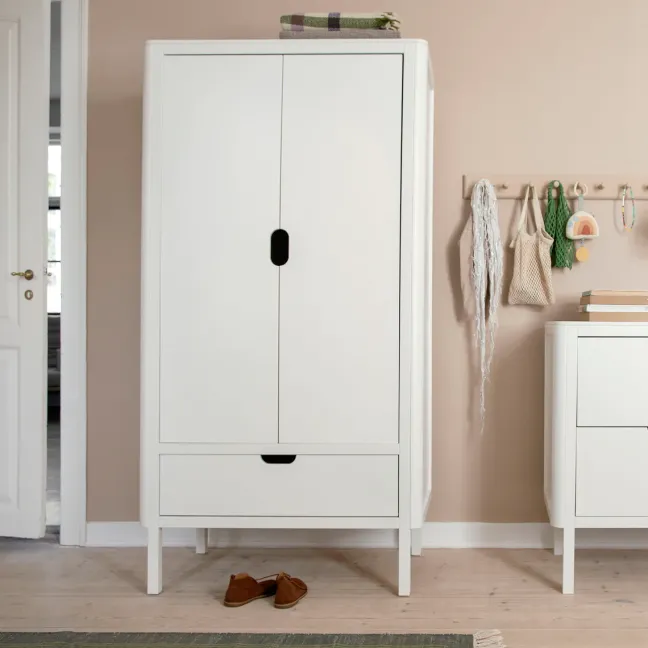 Sebra Kleiderschrank mit 2-Türen FSC classic weiß
