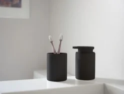 ZONE Denmark Zahnbürstenbecher Karma schwarz
